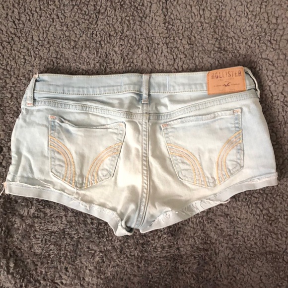 Hollister light-wash denim shorts - Picture 2 of 3
